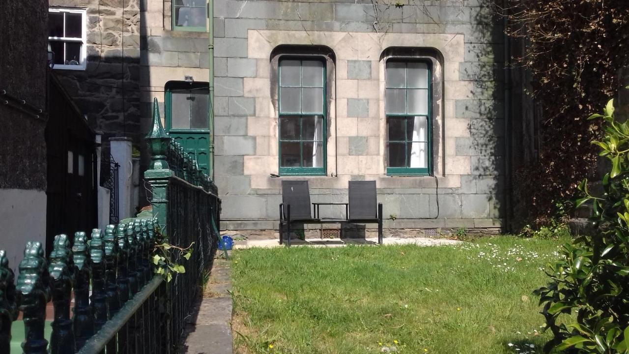 Ground Floor Barmouth Centre Apartment With Garden Exteriör bild
