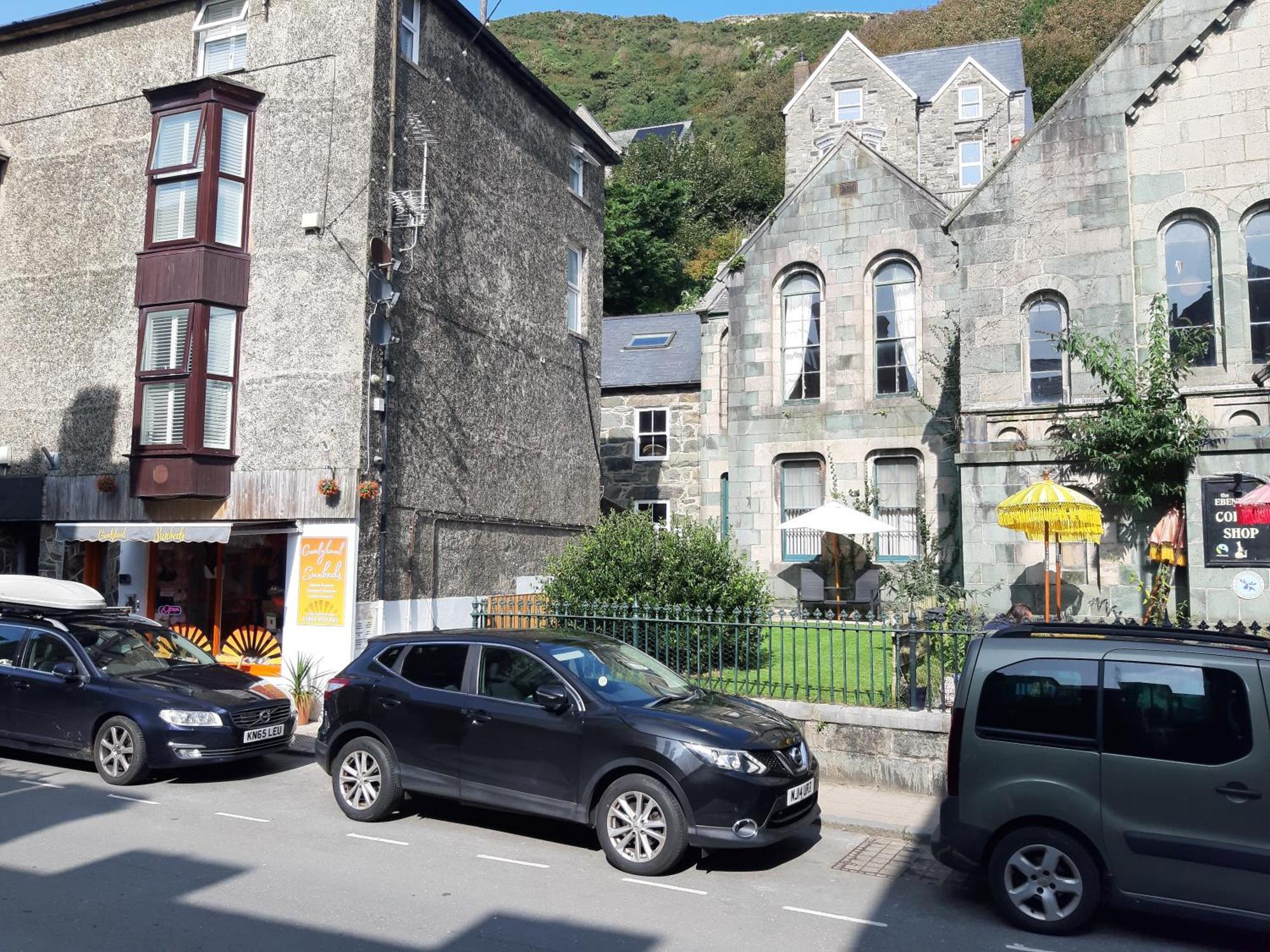 Ground Floor Barmouth Centre Apartment With Garden Exteriör bild