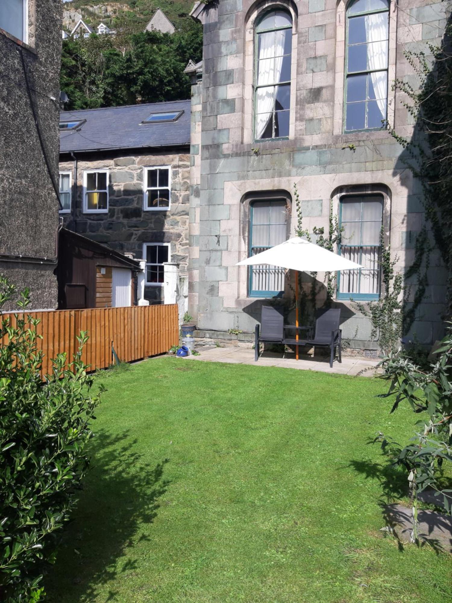Ground Floor Barmouth Centre Apartment With Garden Exteriör bild